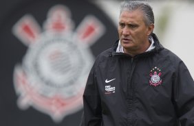 Tite durante o treino do Corinthians esta manh no CT Joaquim Grava, no Parque Ecolgico do Tiete. O time se prepara para o jogo contra o Ava, amanh domingo a tarde, dia 31/07, no estdio da Ressacada, pela 13 rodada do Brasileiro 2011