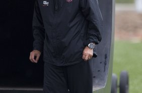 Tite durante o treino do Corinthians esta manh no CT Joaquim Grava, no Parque Ecolgico do Tiete. O time se prepara para o jogo contra o Ava, amanh domingo a tarde, dia 31/07, no estdio da Ressacada, pela 13 rodada do Brasileiro 2011