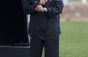 Tite durante o treino do Corinthians esta manh no CT Joaquim Grava, no Parque Ecolgico do Tiete. O time se prepara para o jogo contra o Ava, amanh domingo a tarde, dia 31/07, no estdio da Ressacada, pela 13 rodada do Brasileiro 2011