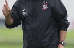 Tite durante o treino do Corinthians esta manh no CT Joaquim Grava, no Parque Ecolgico do Tiete. O time se prepara para o jogo contra o Ava, amanh domingo a tarde, dia 31/07, no estdio da Ressacada, pela 13 rodada do Brasileiro 2011