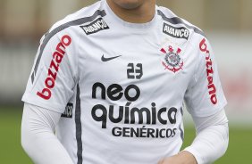 Willian durante o treino do Corinthians esta manh no CT Joaquim Grava, no Parque Ecolgico do Tiete. O time se prepara para o jogo contra o Ava, amanh domingo a tarde, dia 31/07, no estdio da Ressacada, pela 13 rodada do Brasileiro 2011