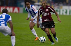 Dirceu e Emerson durante a partida entre Ava x Corinthians realizada esta tarde no estdio da Ressacada em Florianopolis/SC, pela 13 rodada do Campeonato Brasileiro de 2011