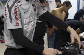 Renan que faz seu primeiro jogo contra seu ex-time nos vestiários antes da partida entre Avaí x Corinthians realizada esta tarde no estádio da Ressacada em Florianopolis/SC, pela 13ª rodada do Campeonato Brasileiro de 2011