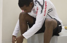 Edenilson nos vestiários ants da partida entre Corinthians x América-MG, realizada esta noite no estádio do Pacaembu, 14ª rodada do Campeonato Brasileiro de 2011