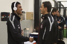 Paulinho e Fabio Santos nos vestirios ants da partida entre Corinthians x Amrica-MG, realizada esta noite no estdio do Pacaembu, 14 rodada do Campeonato Brasileiro de 2011