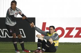 Denner e Chico durante o treino do Corinthians esta tarde no CT Joaquim Grava, no Parque Ecolgico do Tiete. O time se prepara para o jogo contra o Atltico-PR, domingo a tarde, dia 07/08, no estdio da Arena da Baixada, pela 15 rodada do Brasileiro 2011