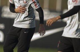 Fabio Santos durante o treino do Corinthians esta tarde no CT Joaquim Grava, no Parque Ecolgico do Tiete. O time se prepara para o jogo contra o Atltico-PR, domingo a tarde, dia 07/08, no estdio da Arena da Baixada, pela 15 rodada do Brasileiro 2011