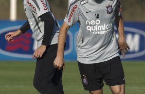 Fabio Santos e Danilo durante o treino do Corinthians esta tarde no CT Joaquim Grava, no Parque Ecolgico do Tiete. O time se prepara para o jogo contra o Atltico-PR, domingo a tarde, dia 07/08, no estdio da Arena da Baixada, pela 15 rodada do Brasileiro 2011