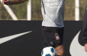 Paulinho durante o treino do Corinthians esta tarde no CT Joaquim Grava, no Parque Ecolgico do Tiete. O time se prepara para o jogo contra o Atltico-PR, domingo a tarde, dia 07/08, no estdio da Arena da Baixada, pela 15 rodada do Brasileiro 2011