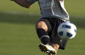 Paulo Andr durante o treino do Corinthians esta tarde no CT Joaquim Grava, no Parque Ecolgico do Tiete. O time se prepara para o jogo contra o Atltico-PR, domingo a tarde, dia 07/08, no estdio da Arena da Baixada, pela 15 rodada do Brasileiro 2011