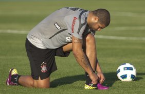 Adriano durante o treino do Corinthians esta tarde no CT Joaquim Grava, no Parque Ecolgico do Tiete. O time se prepara para o jogo contra o Cear, domingo a tarde, dia 14/08, no estdio do Pacaembu, pela 16 rodada do Brasileiro 2011