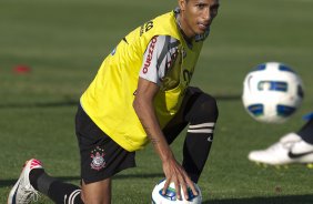 Liedson durante o treino do Corinthians esta tarde no CT Joaquim Grava, no Parque Ecolgico do Tiete. O time se prepara para o jogo contra o Cear, domingo a tarde, dia 14/08, no estdio do Pacaembu, pela 16 rodada do Brasileiro 2011