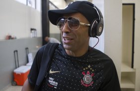 Emerson nos vestiários antes da partida entre Corinthians x Ceará, realizada esta tarde no estádio do Pacaembu, válida pela 16ª rodada do Campeonato Brasileiro de 2011
