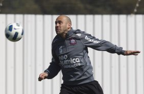 Alessandro durante o treino do Corinthians esta manh no CT Joaquim Grava, no Parque Ecolgico do Tiete. O time se prepara para o jogo contra o Coritiba, amanh, dia 04/09, domingo a tarde, no estdio Couto Pereira, vlida pela 21 rodada do Brasileiro 2011