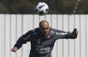 Alessandro durante o treino do Corinthians esta manh no CT Joaquim Grava, no Parque Ecolgico do Tiete. O time se prepara para o jogo contra o Coritiba, amanh, dia 04/09, domingo a tarde, no estdio Couto Pereira, vlida pela 21 rodada do Brasileiro 2011