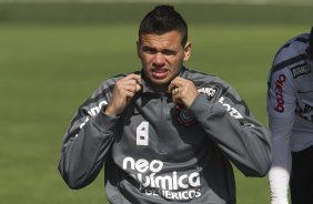 Leandro Castn que volta ao timt titular amanh, durante o treino do Corinthians esta manh no CT Joaquim Grava, no Parque Ecolgico do Tiete. O time se prepara para o jogo contra o Coritiba, amanh, dia 04/09, domingo a tarde, no estdio Couto Pereira, vlida pela 21 rodada do Brasileiro 2011