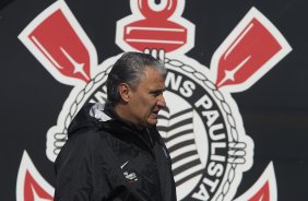 Tite durante o treino do Corinthians esta manh no CT Joaquim Grava, no Parque Ecolgico do Tiete. O time se prepara para o jogo contra o Coritiba, amanh, dia 04/09, domingo a tarde, no estdio Couto Pereira, vlida pela 21 rodada do Brasileiro 2011