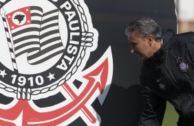 Tite durante o treino do Corinthians esta manh no CT Joaquim Grava, no Parque Ecolgico do Tiete. O time se prepara para o jogo contra o Coritiba, amanh, dia 04/09, domingo a tarde, no estdio Couto Pereira, vlida pela 21 rodada do Brasileiro 2011