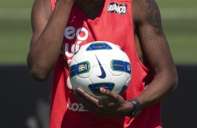 Edenilson durante o treino do Corinthians esta manhã no CT Joaquim Grava, no Parque Ecológico do Tiete. O time se prepara para o jogo contra o Flamengo, quinta-feira a noite, dia 08/09, no estádio do Pacaembu, válida pela 22ª rodada do Brasileirão 2011