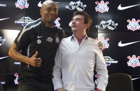 O lutador de MMA, Anderson Silva foi apresentado pelo presidente Andres Sanchez como o mais novo atleta patrocinado pelo Corinthians, após o treino desta manhã no CT Joaquim Grava, no Parque Ecológico do Tiete. O time se prepara para o jogo contra o Flamengo, quinta-feira a noite, dia 08/09, no estádio do Pacaembu, válida pela 22ª rodada do Brasileirão 2011