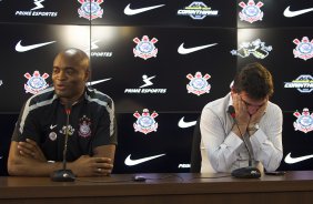 O lutador de MMA, Anderson Silva foi apresentado pelo presidente Andres Sanchez como o mais novo atleta patrocinado pelo Corinthians, aps o treino desta manh no CT Joaquim Grava, no Parque Ecolgico do Tiete. O time se prepara para o jogo contra o Flamengo, quinta-feira a noite, dia 08/09, no estdio do Pacaembu, vlida pela 22 rodada do Brasileiro 2011