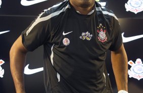 O lutador de MMA, Anderson Silva foi apresentado pelo presidente Andres Sanchez como o mais novo atleta patrocinado pelo Corinthians, após o treino desta manhã no CT Joaquim Grava, no Parque Ecológico do Tiete. O time se prepara para o jogo contra o Flamengo, quinta-feira a noite, dia 08/09, no estádio do Pacaembu, válida pela 22ª rodada do Brasileirão 2011
