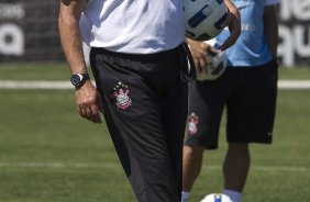 Tite durante o treino do Corinthians esta manhã no CT Joaquim Grava, no Parque Ecológico do Tiete. O time se prepara para o jogo contra o Flamengo, quinta-feira a noite, dia 08/09, no estádio do Pacaembu, válida pela 22ª rodada do Brasileirão 2011