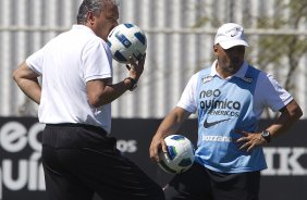 Tite e seu auxiliar Geraldo Delamore durante o treino do Corinthians esta manhã no CT Joaquim Grava, no Parque Ecológico do Tiete. O time se prepara para o jogo contra o Flamengo, quinta-feira a noite, dia 08/09, no estádio do Pacaembu, válida pela 22ª rodada do Brasileirão 2011