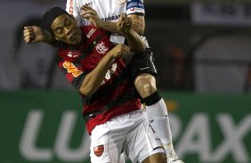 Chico e Ronaldinho durante a partida entre Corinthians x Flamengo, realizada esta noite no estdio do Pacaembu, vlida pela 22 rodada do Campeonato Brasileiro de 2011