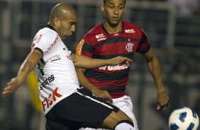 Emerson e Wellinton durante a partida entre Corinthians x Flamengo, realizada esta noite no estdio do Pacaembu, vlida pela 22 rodada do Campeonato Brasileiro de 2011