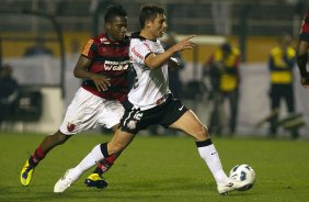 Willians e Alex durante a partida entre Corinthians x Flamengo, realizada esta noite no estdio do Pacaembu, vlida pela 22 rodada do Campeonato Brasileiro de 2011