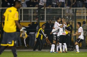 Comemorao do segundo gol do Corinthians durante a partida entre Corinthians x Flamengo, realizada esta noite no estdio do Pacaembu, vlida pela 22 rodada do Campeonato Brasileiro de 2011