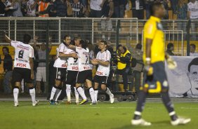 Comemorao do segundo gol do Corinthians durante a partida entre Corinthians x Flamengo, realizada esta noite no estdio do Pacaembu, vlida pela 22 rodada do Campeonato Brasileiro de 2011