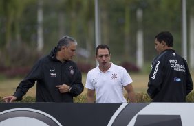 Tite, Antnio Fedato Filho, fisiologista, que treinou fisicamente o time aps a dispensa do preparador fsico Eduardo Silva ontem e Fabio Carille, auxilar, durante o treino do Corinthians, esta manh no CT Joaquim Grava, no Parque Ecolgico do Tiete, que serviu como preparao para o jogo contra o Fluminense, amanh, dia 11/09, domingo a tarde, no Engenho, vlida pela 23 rodada do Brasileiro 2011