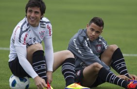 Willian e Welder durante o treino do Corinthians, esta manh no CT Joaquim Grava, no Parque Ecolgico do Tiete, que serviu como preparao para o jogo contra o Fluminense, amanh, dia 11/09, domingo a tarde, no Engenho, vlida pela 23 rodada do Brasileiro 2011