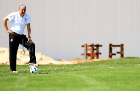 O tcnico Tite do Corinthians durante treino realizado no CT Joaquim Grava