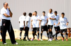 O tcnico Tite do Corinthians durante treino realizado no CT Joaquim Grava