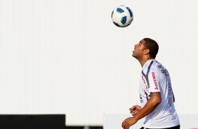 Adriano durante treino do Corinthians realizado no Centro de treinamento Joaquim Grava