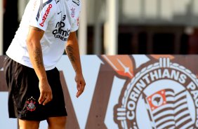 Adriano durante treino do Corinthians realizado no Centro de treinamento Joaquim Grava