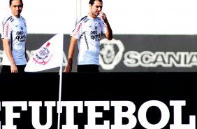 Chico e Danilo durante treino do Corinthians realizado no Centro de treinamento Joaquim Grava