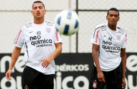 Ralf e Ednilson durante treino do Corinthians realizado no Centro de treinamento Joaquim Grava