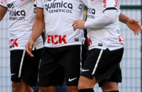 Emerson do Corinthians comeora apor marca gol contra a equipe do Bahia durante vlida pelo Campeonato Brasileiro realizado no estdio do Pacaembu