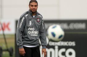 Adriano durante treino do Corinthians realizado no Centro de treinamento Joaquim Grava