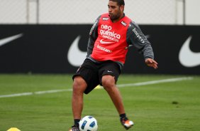 Adriano durante treino do Corinthians realizado no Centro de treinamento Joaquim Grava