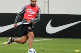 Adriano durante treino do Corinthians realizado no Centro de treinamento Joaquim Grava
