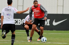 Adriano durante treino do Corinthians realizado no Centro de treinamento Joaquim Grava
