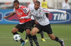 Wallace durante treino do Corinthians realizado no Centro de treinamento Joaquim Grava