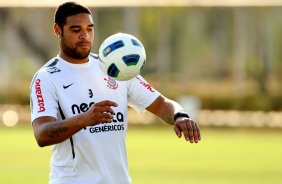 Adriano durante treino do Corinthians realizado no Centro de treinamento Joaquim Grava