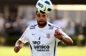 Adriano durante treino do Corinthians realizado no Centro de treinamento Joaquim Grava