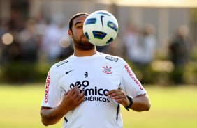 Adriano durante treino do Corinthians realizado no Centro de treinamento Joaquim Grava